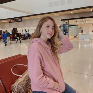 Meet your Posher, Phoebe